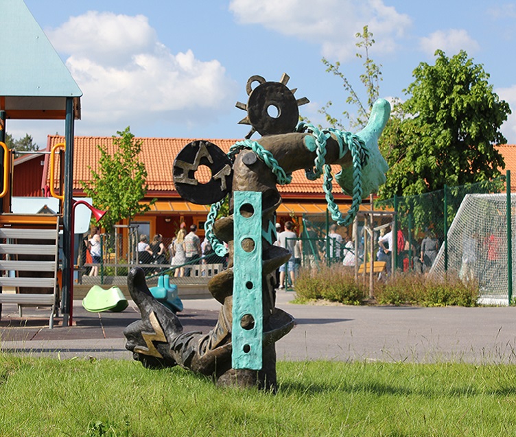 bild på lekparksskulptur av Veronica Brovall