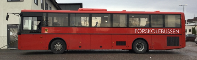 Röd buss från sidan